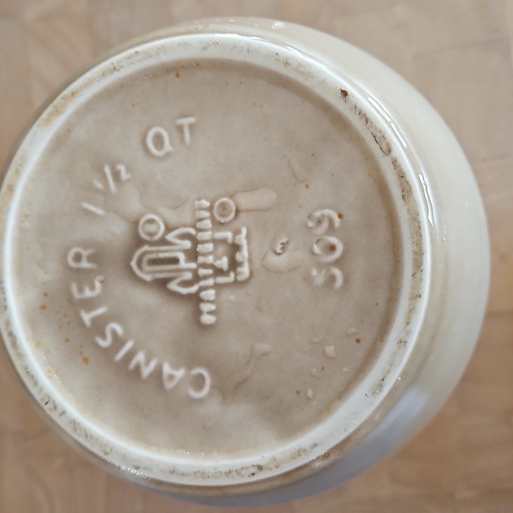 Pfaltzgraff Folk Art Canister Made in USA. In new condition. No chips or cracks - Picture 3 of 5